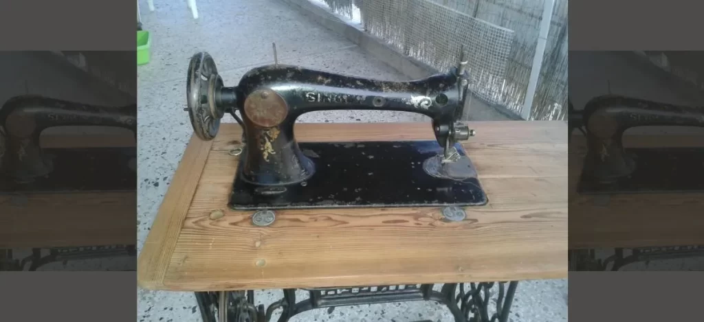 Singer Sewing Machine Antique